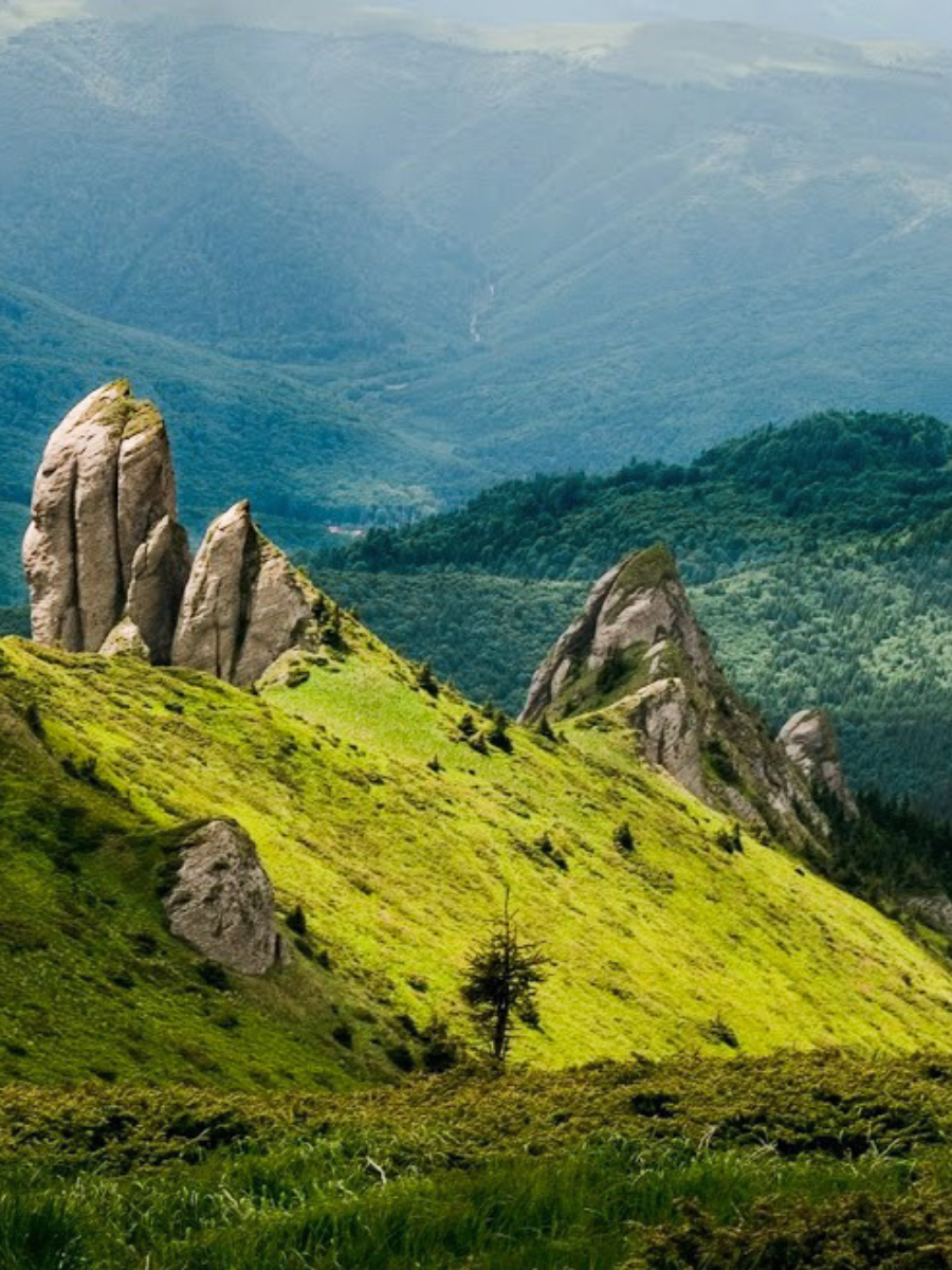 Masivul Ciucaș, obiectiv turistic lângă Casa Brădet